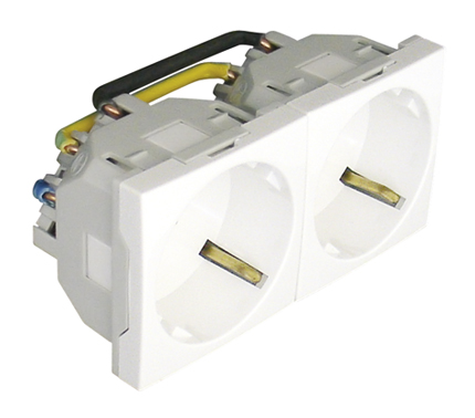 Toma Doble Schuko con inclinación 45º y Protección - 4 Módulos