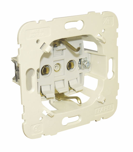 Base Schuko con Terminales de Conexión Rápida